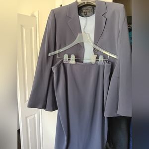 Kasper women size 14 jacket and skirt